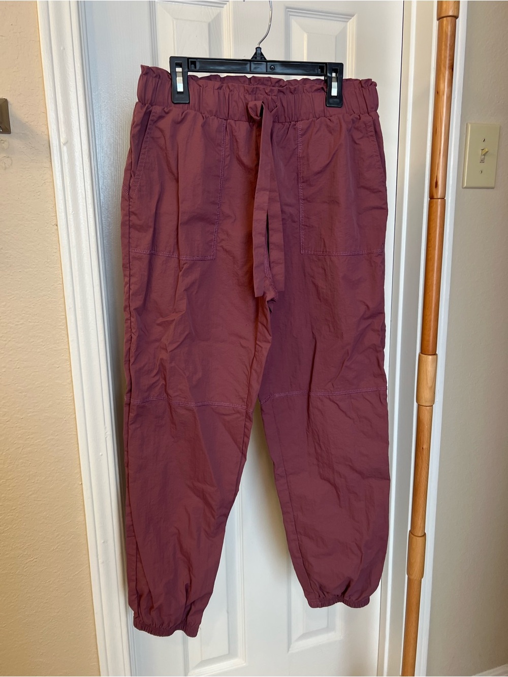 Le Lis Women's Drawstring Joggers in Burgundy